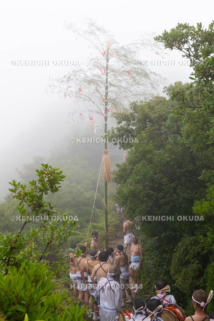 三重県　浅間祭本祭（方座浦）　山登り
