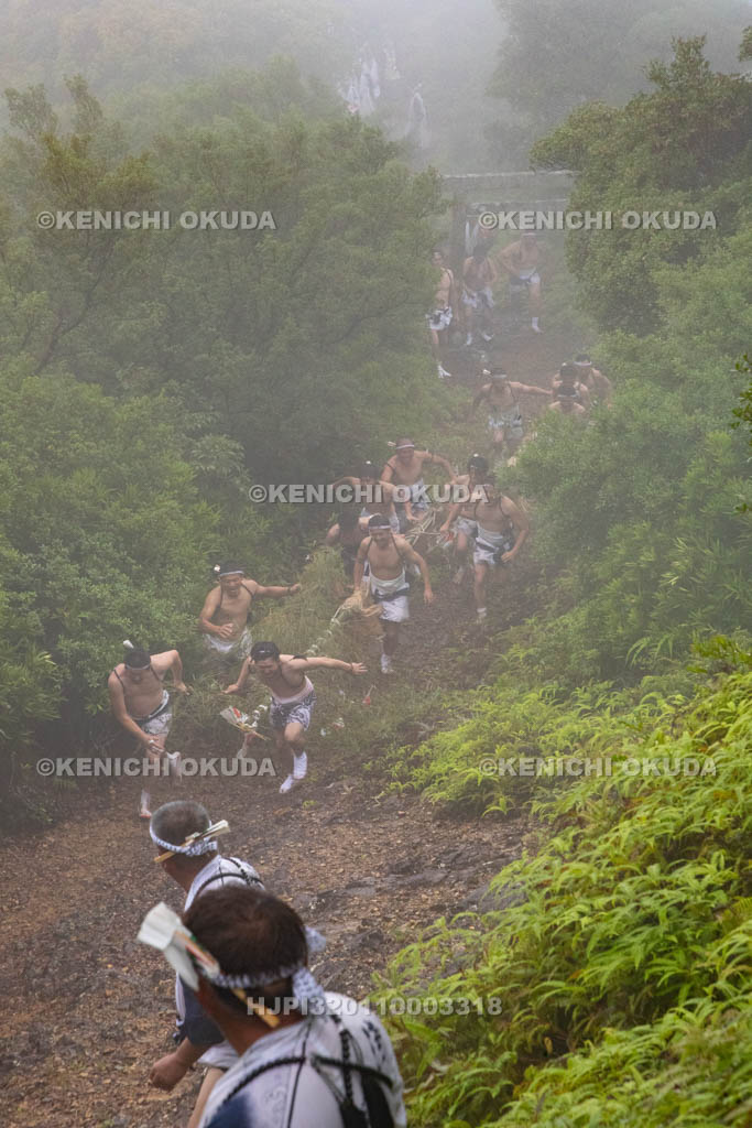 三重県　浅間祭本祭（方座浦）　大幣と小幣の競い合い