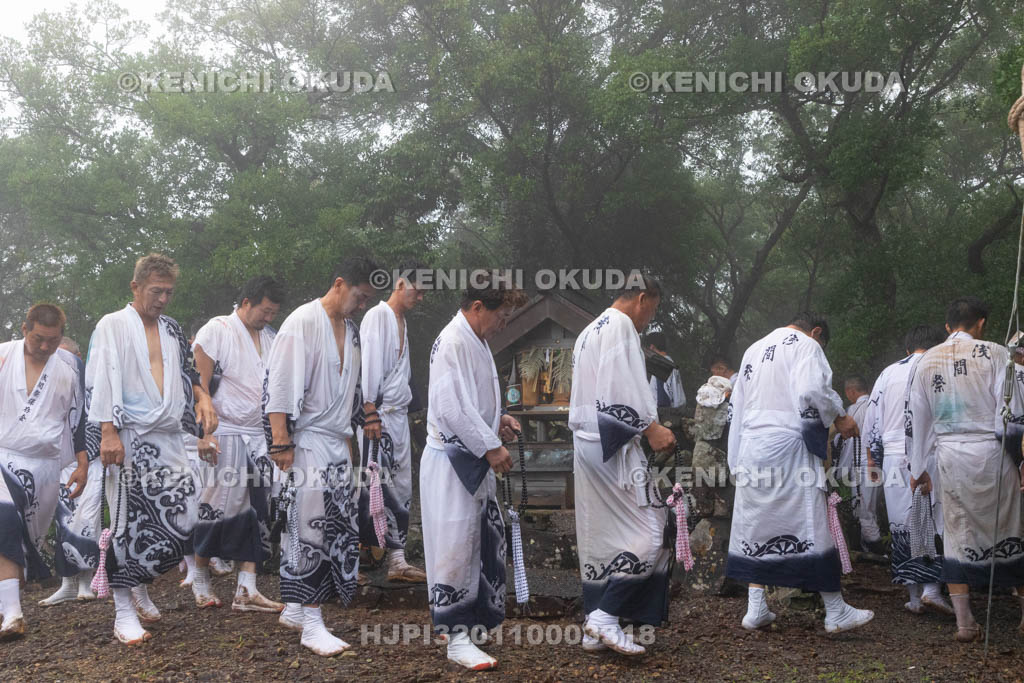 三重県　浅間祭本祭（方座浦）　祠を三周