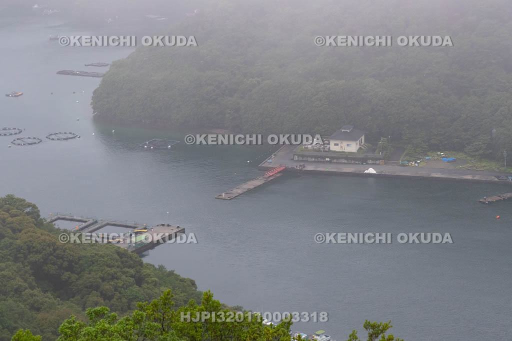 三重県　浅間山から望む方座浦