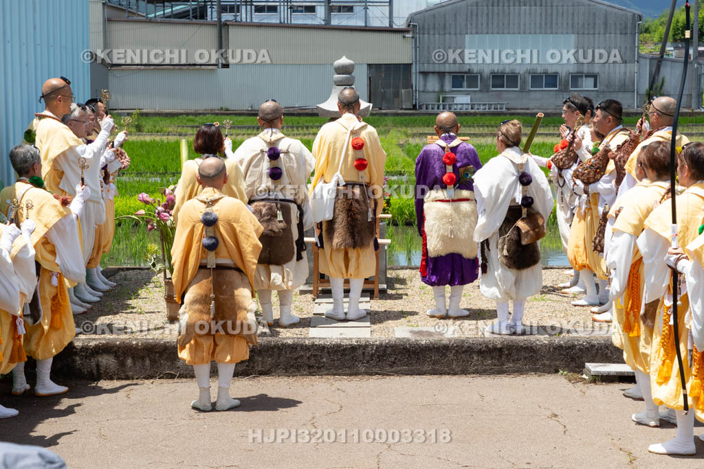 奈良県　金峯山寺　蓮華会　奥田の蓮取り