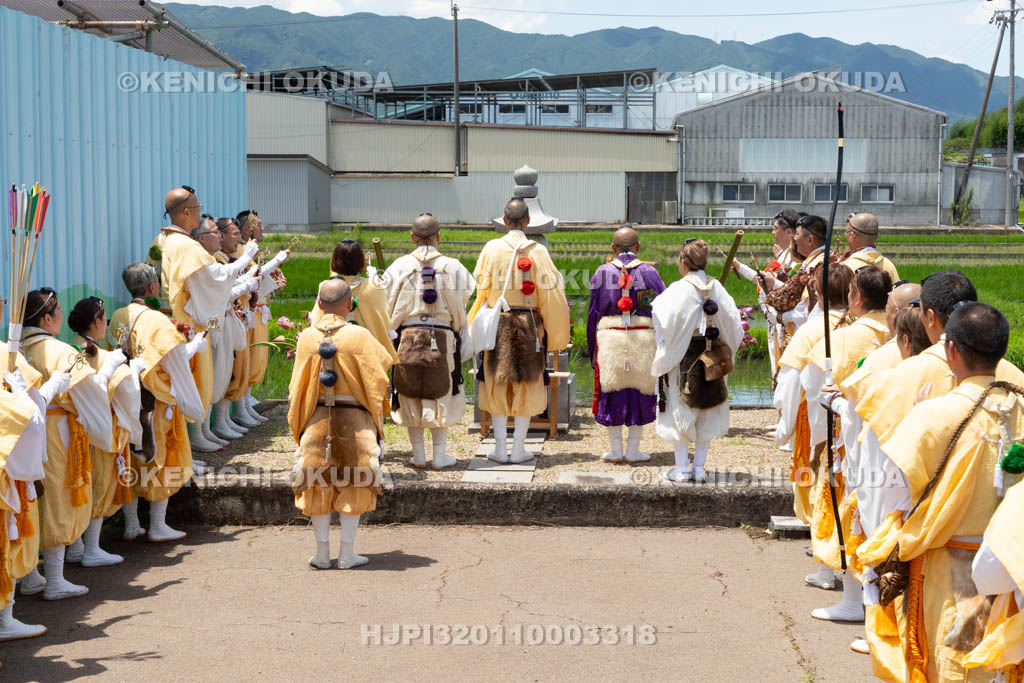 奈良県　金峯山寺　蓮華会　奥田の蓮取り