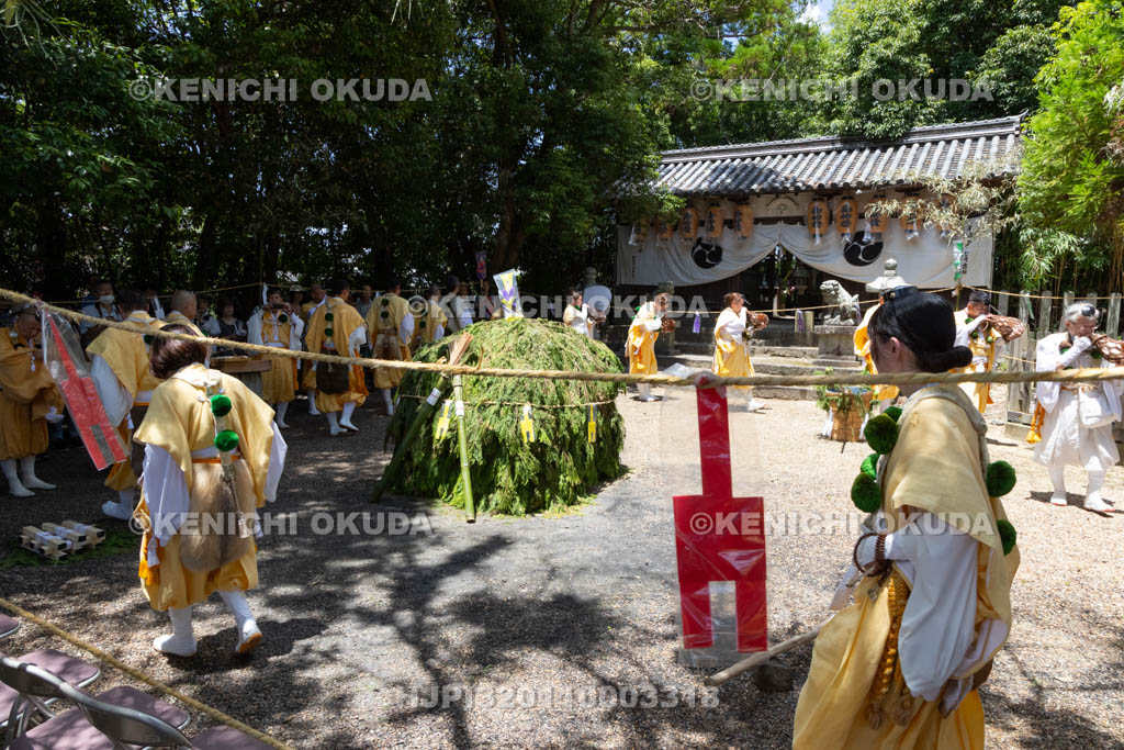 奈良県　金峯山寺　蓮華会　奥田の蓮取り　護摩法要（弁天神社）