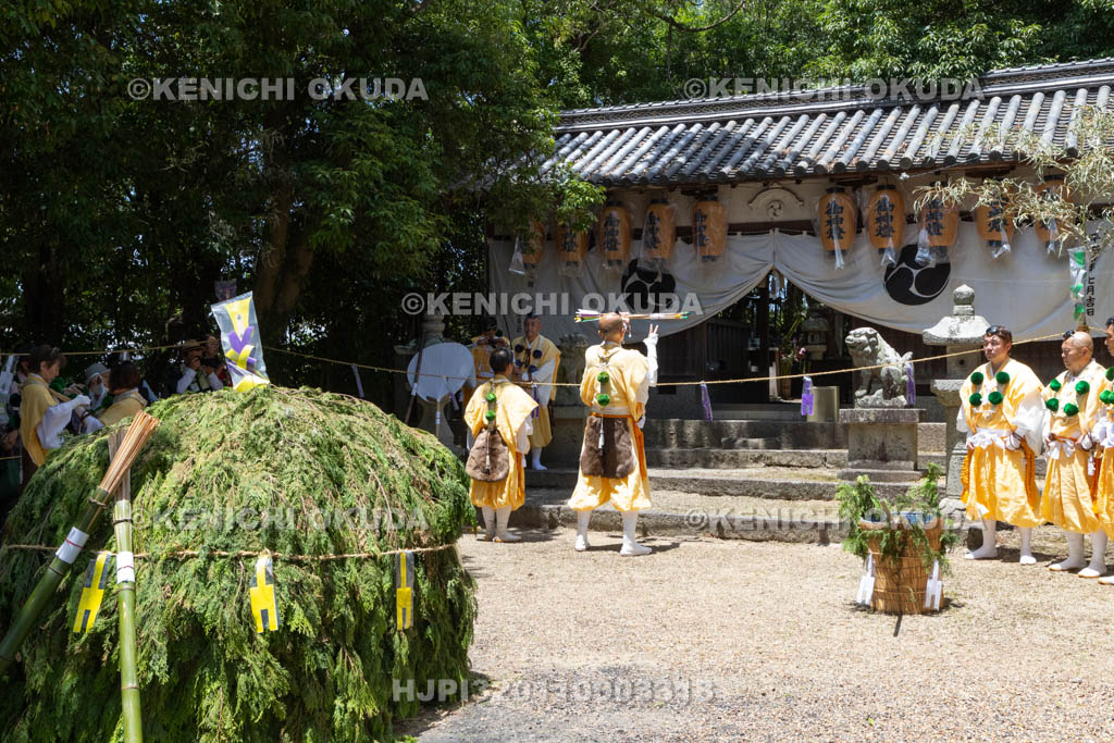 奈良県　金峯山寺　蓮華会　奥田の蓮取り　護摩法要（弁天神社）