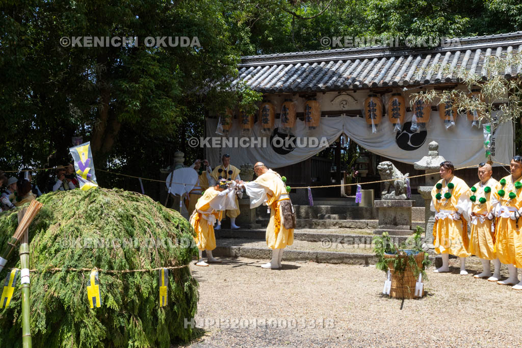 奈良県　金峯山寺　蓮華会　奥田の蓮取り　護摩法要（弁天神社）