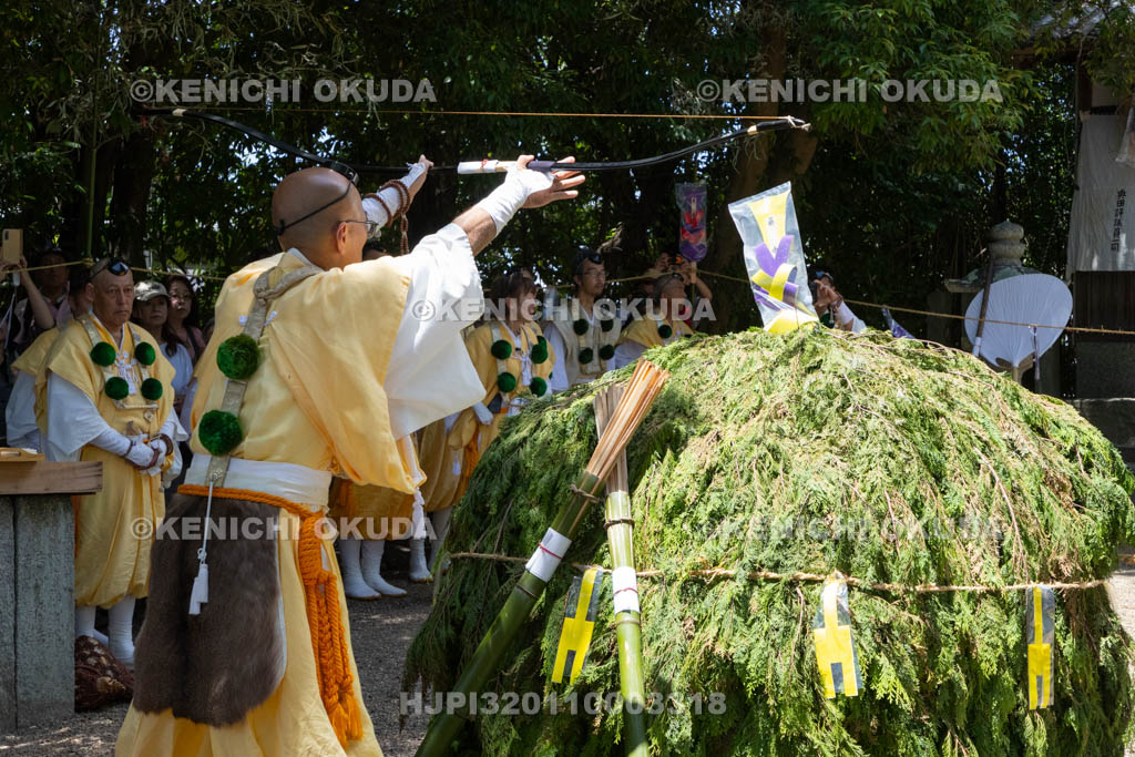 奈良県　金峯山寺　蓮華会　奥田の蓮取り　護摩法要（弁天神社）