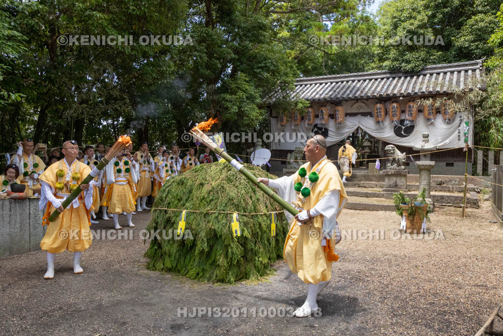 奈良県　金峯山寺　蓮華会　奥田の蓮取り　護摩法要（弁天神社）