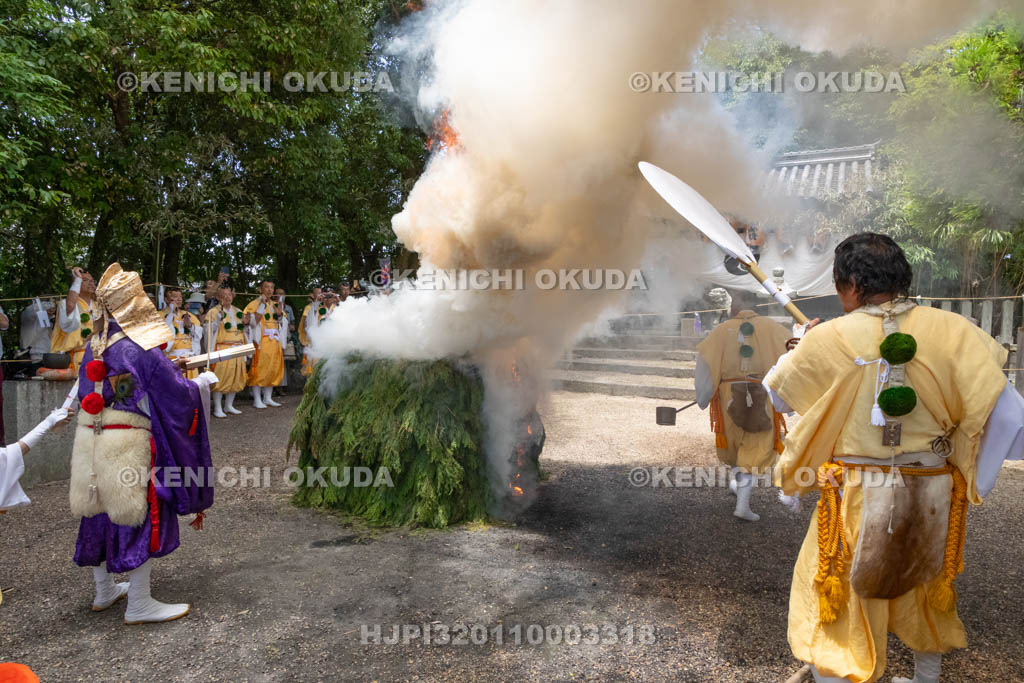 奈良県　金峯山寺　蓮華会　奥田の蓮取り　護摩法要（弁天神社）