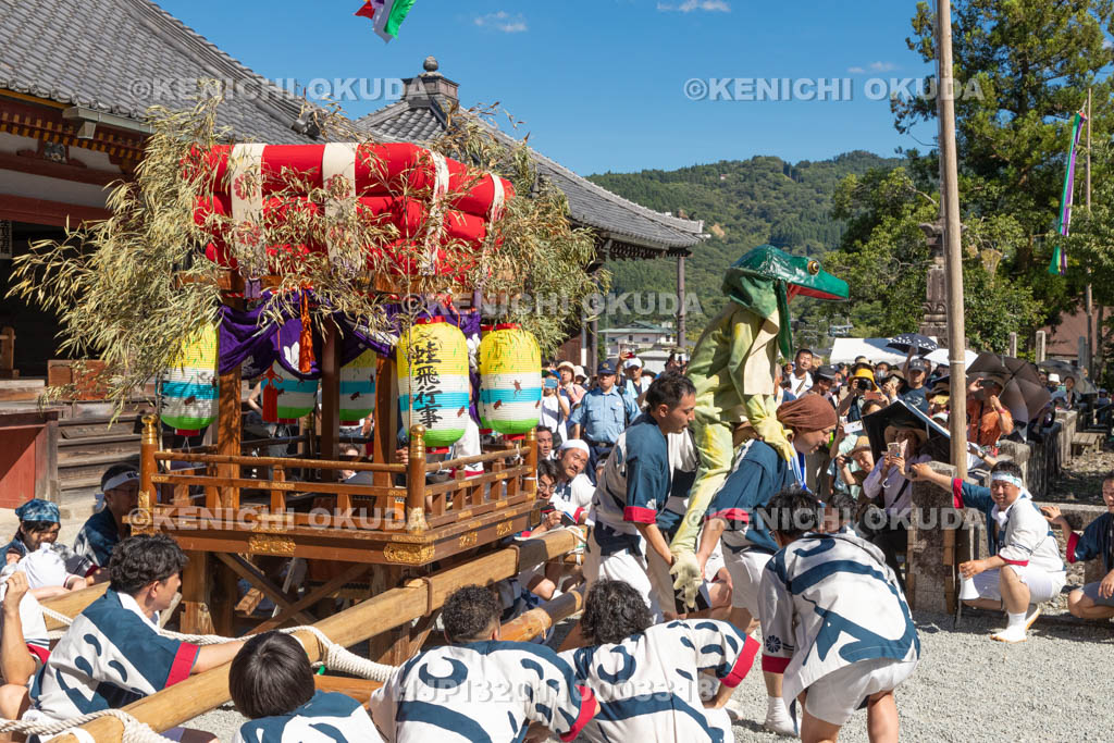 奈良県　金峯山寺　蓮華会・蛙飛び行事　太鼓台