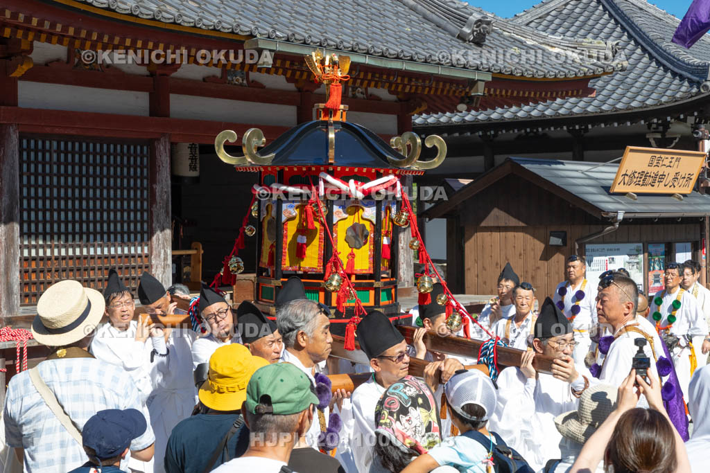 奈良県　金峯山寺　蓮華会・蛙飛び行事　御輿