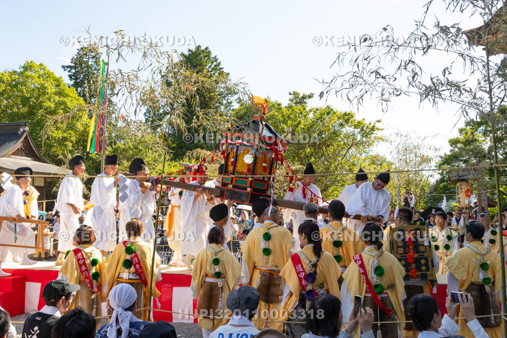 奈良県　金峯山寺　蓮華会・蛙飛び行事　御輿