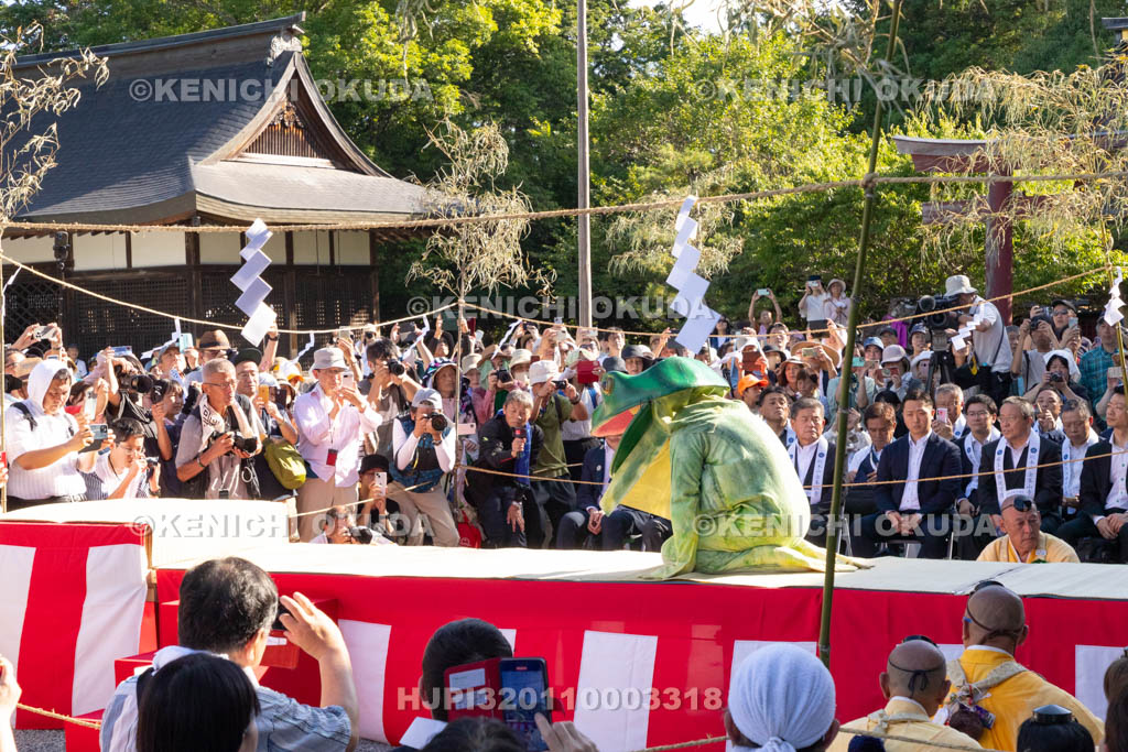 奈良県　金峯山寺　蓮華会・蛙飛び行事