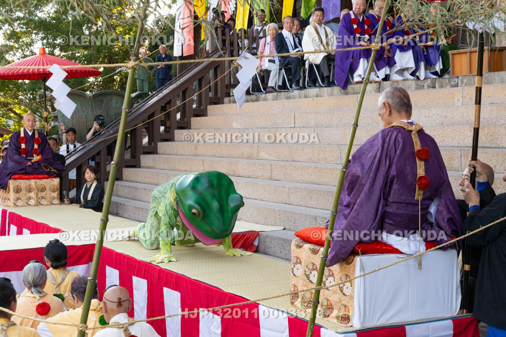 奈良県　金峯山寺　蓮華会・蛙飛び行事