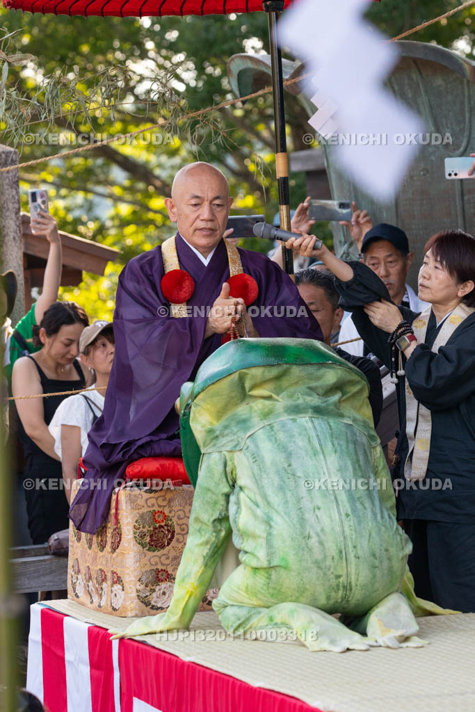 奈良県　金峯山寺　蓮華会・蛙飛び行事