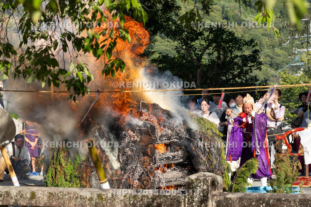 奈良県　金峯山寺　蓮華会　採灯大護摩供（金峯山寺）
