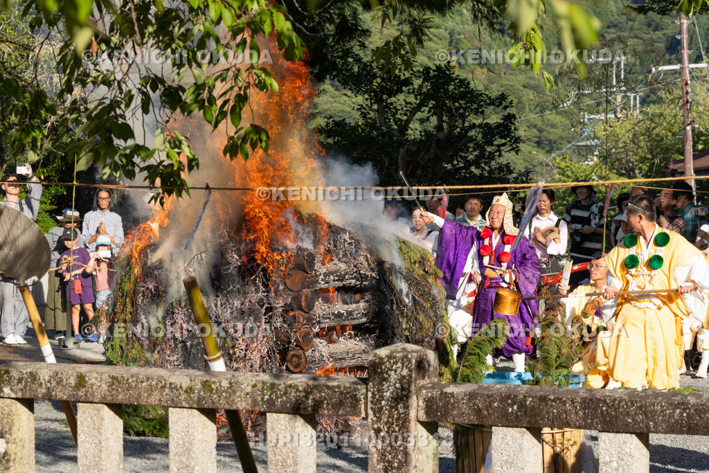 奈良県　金峯山寺　蓮華会　採灯大護摩供（金峯山寺）