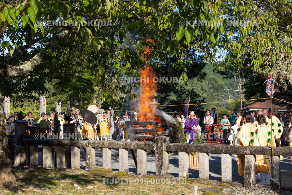 奈良県　金峯山寺　蓮華会　採灯大護摩供（金峯山寺）