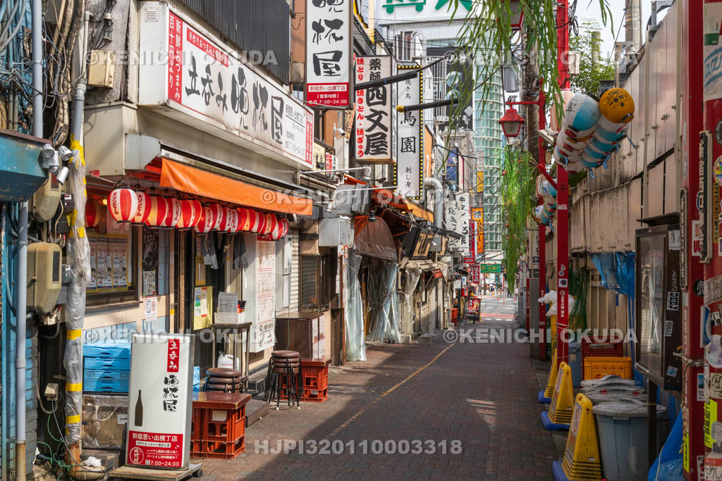 東京都　新宿西口　思い出横丁（柳通り）