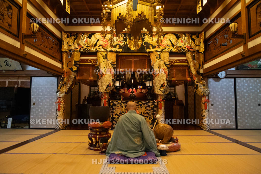 奈良県　小橡（ことち）の虫送り　出発前の法要