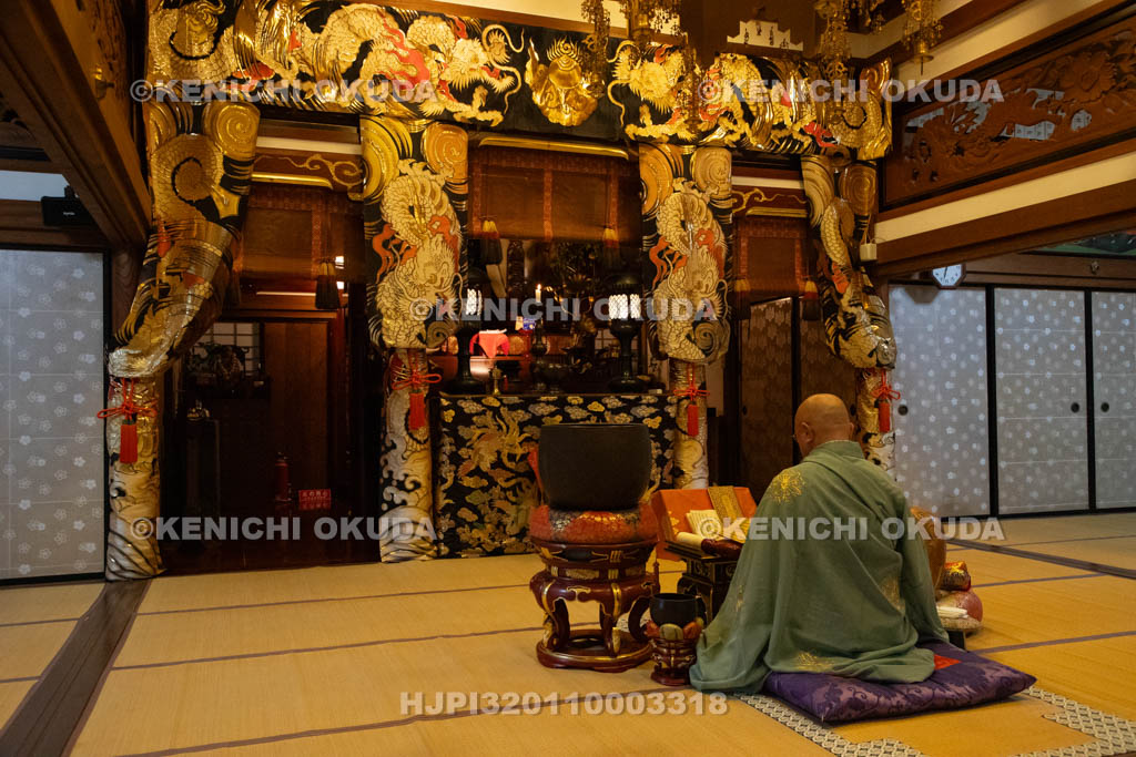 奈良県　小橡（ことち）の虫送り　出発前の法要