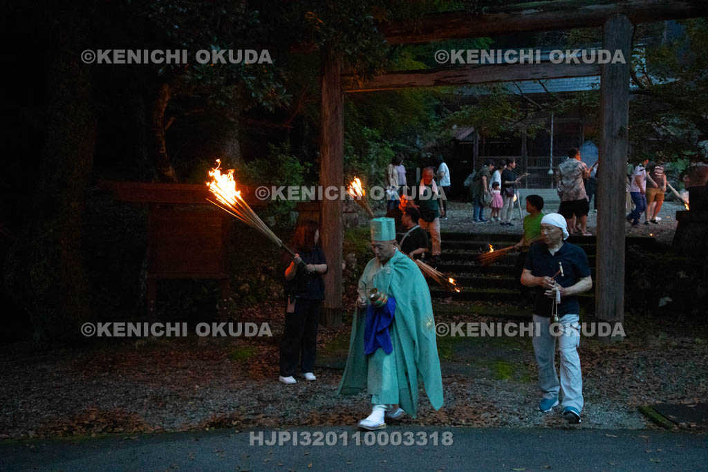 奈良県　小橡（ことち）の虫送り　夜行