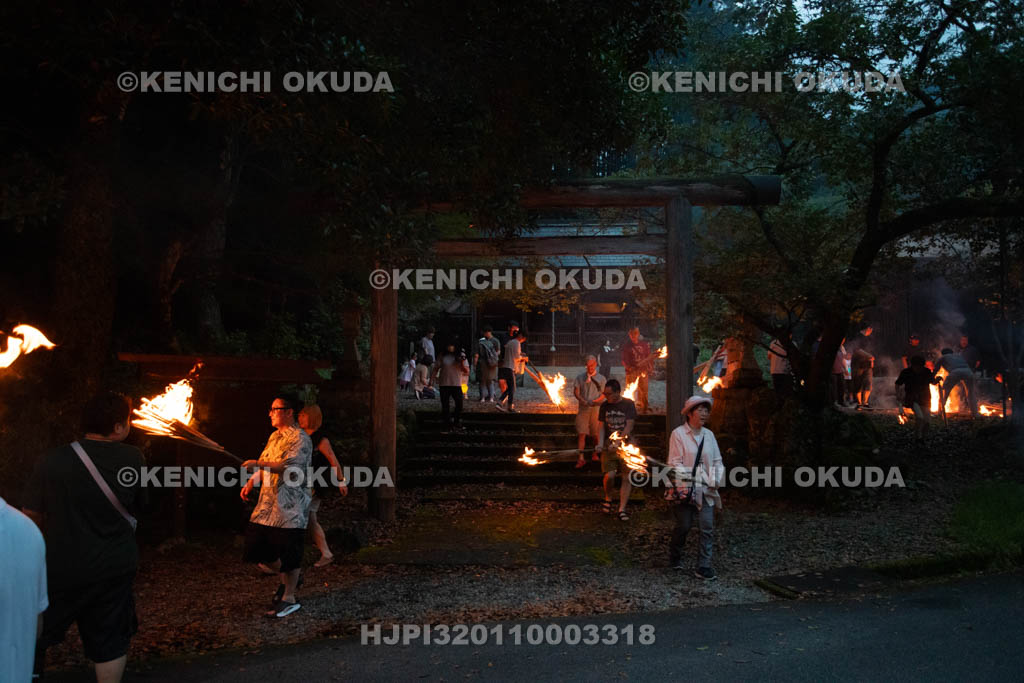 奈良県　小橡（ことち）の虫送り　夜行
