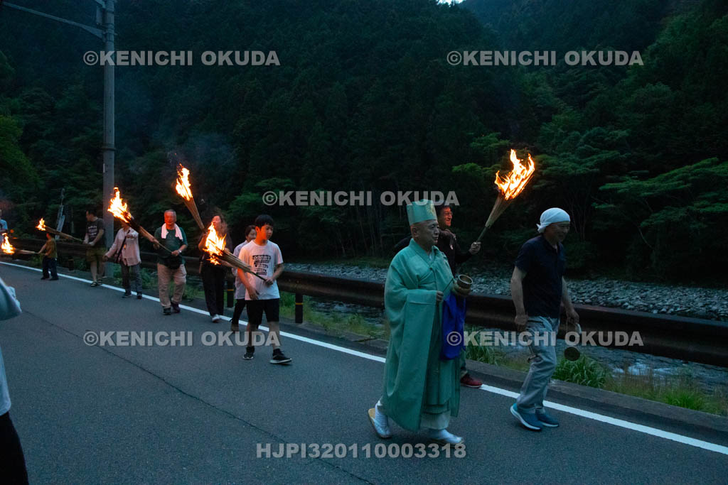 奈良県　小橡（ことち）の虫送り　夜行
