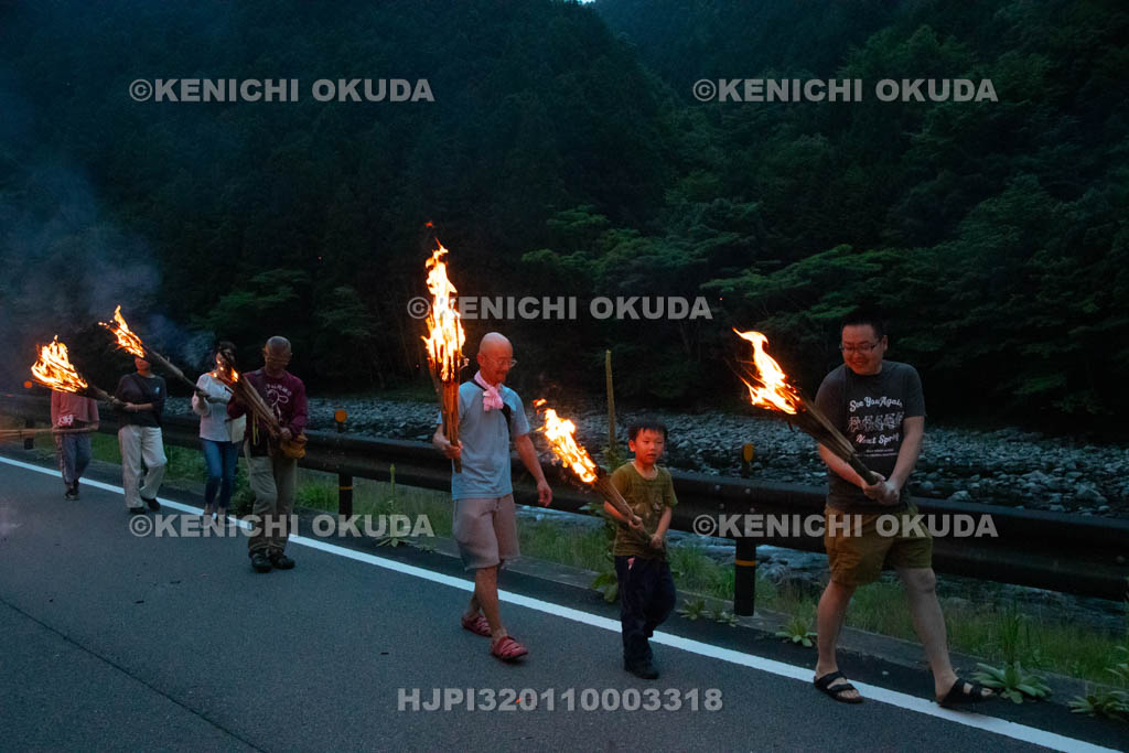 奈良県　小橡（ことち）の虫送り　夜行