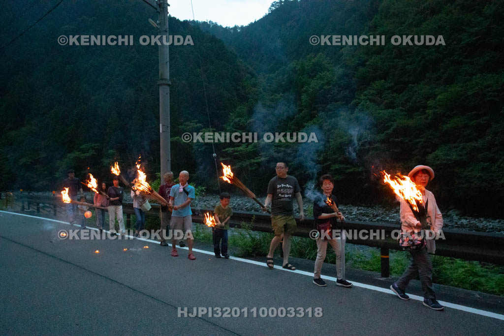 奈良県　小橡（ことち）の虫送り　夜行
