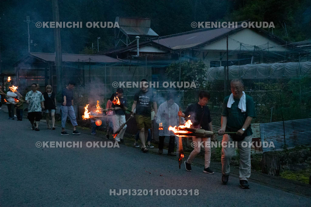 奈良県　小橡（ことち）の虫送り　夜行
