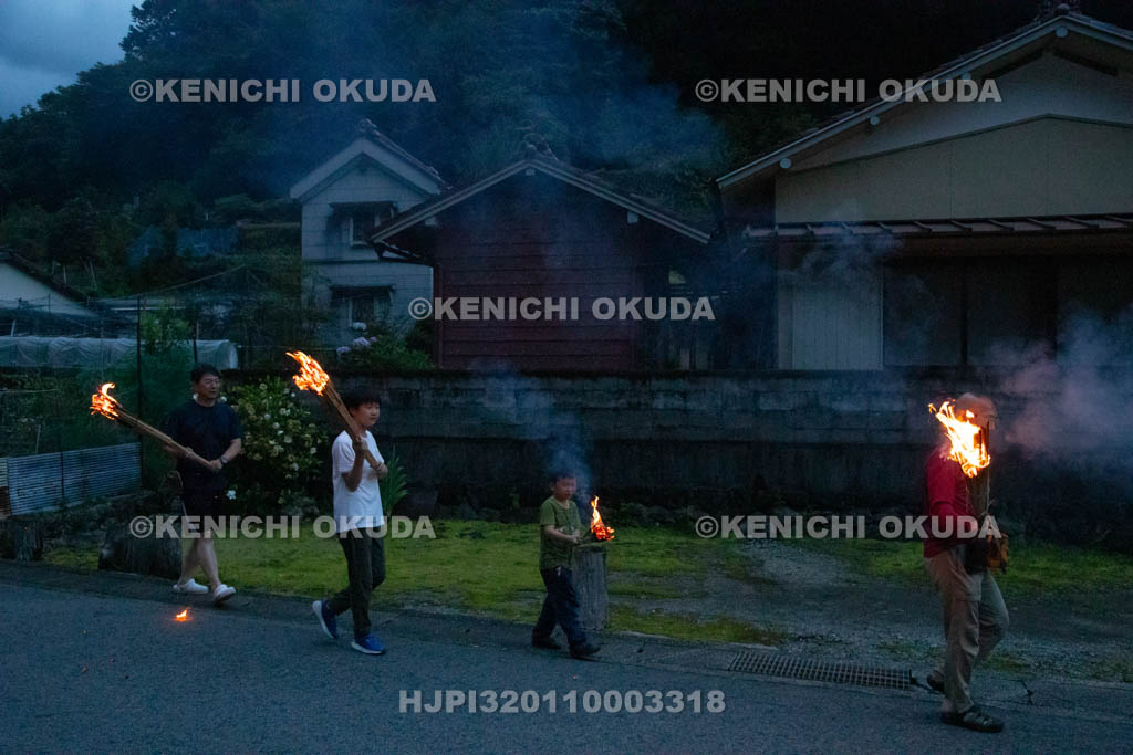 奈良県　小橡（ことち）の虫送り　夜行