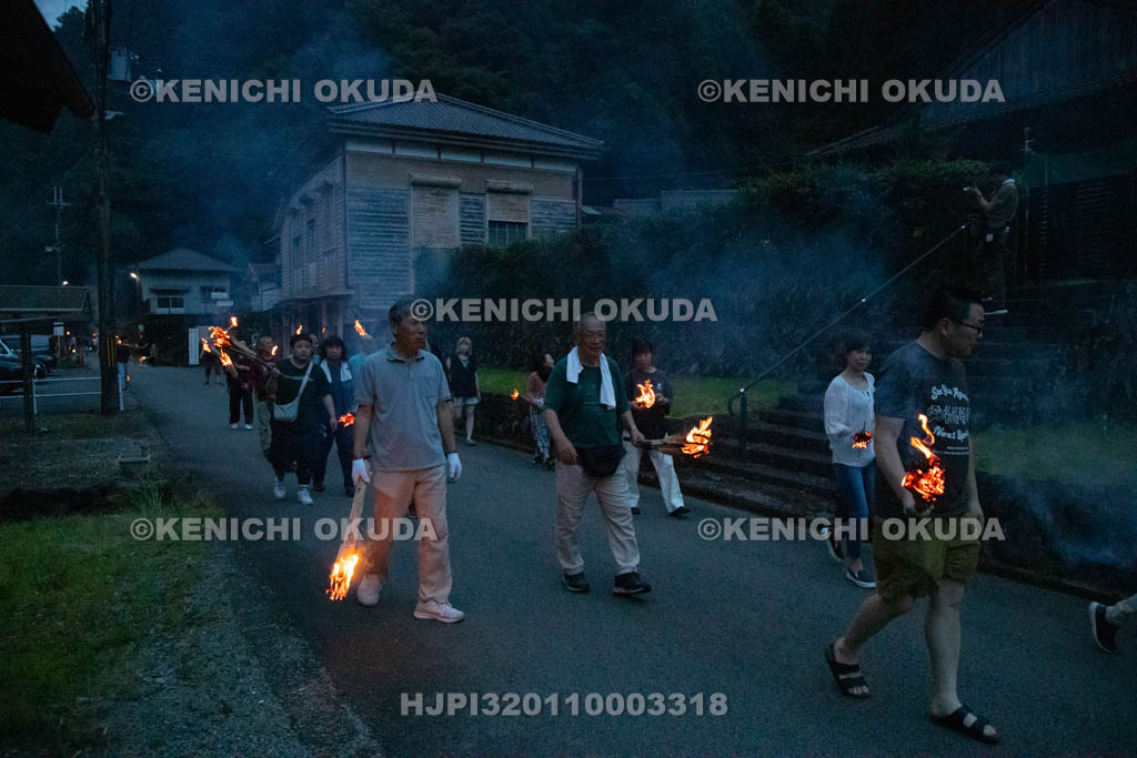 奈良県　小橡（ことち）の虫送り　夜行
