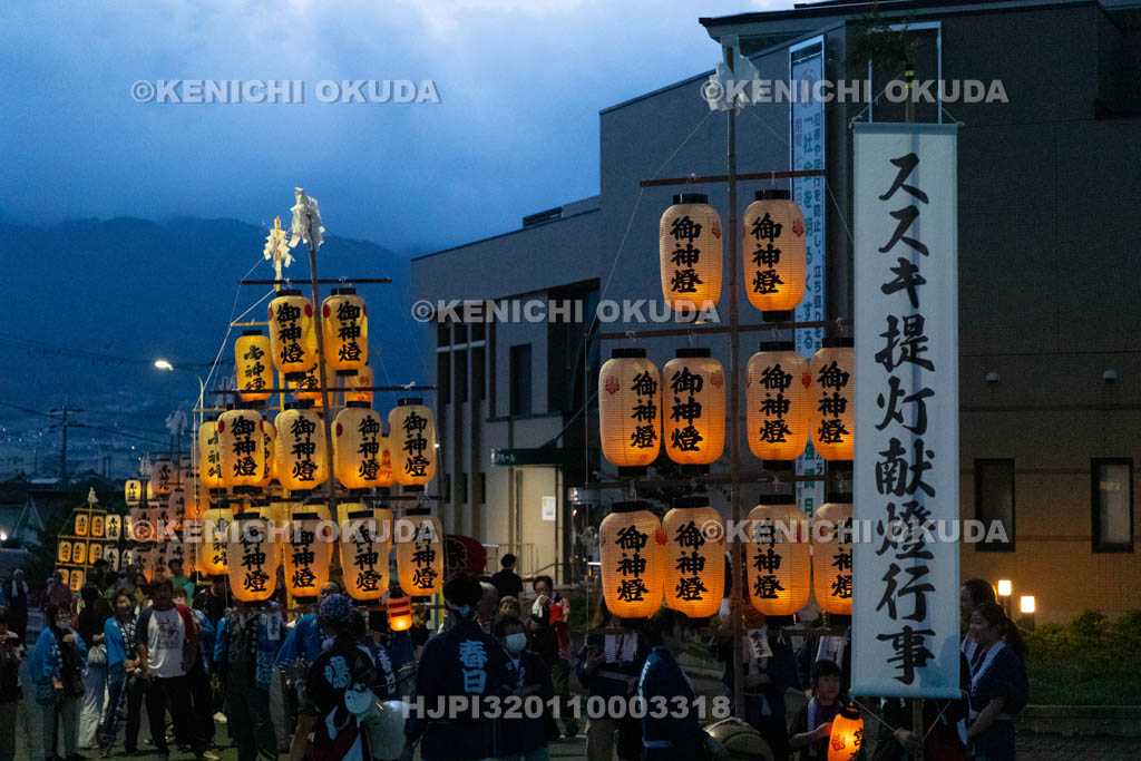 奈良県　鴨都波神社　ススキ提灯献灯行事