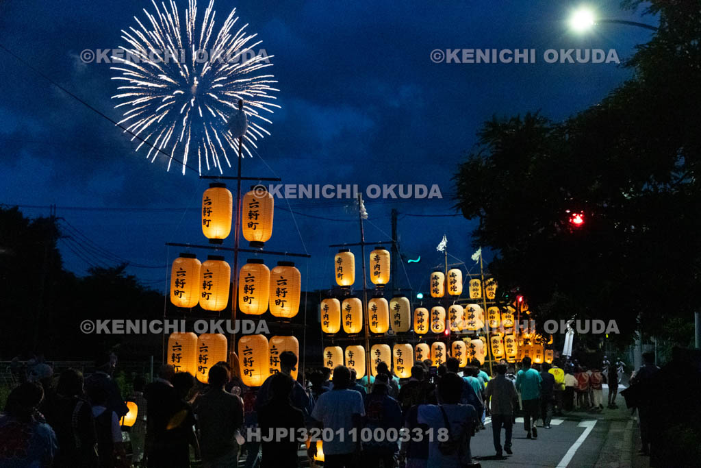 奈良県　鴨都波神社　ススキ提灯献灯行事
