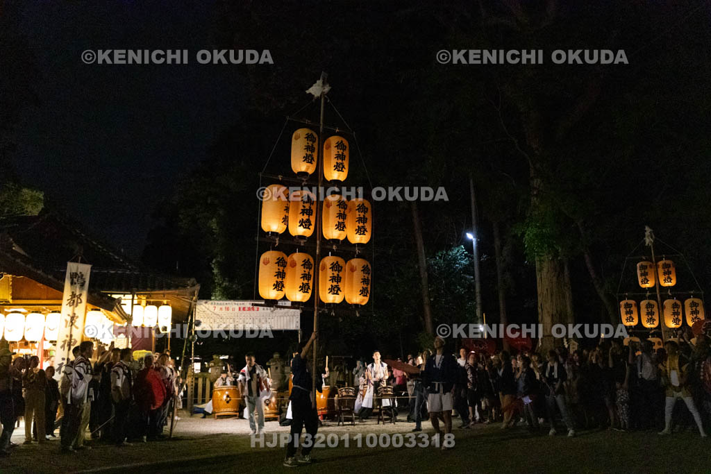 奈良県　鴨都波神社　ススキ提灯献灯行事