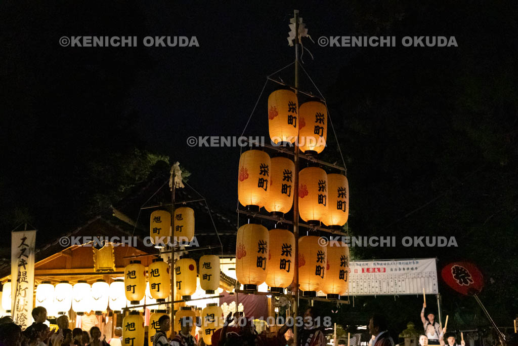 奈良県　鴨都波神社　ススキ提灯献灯行事