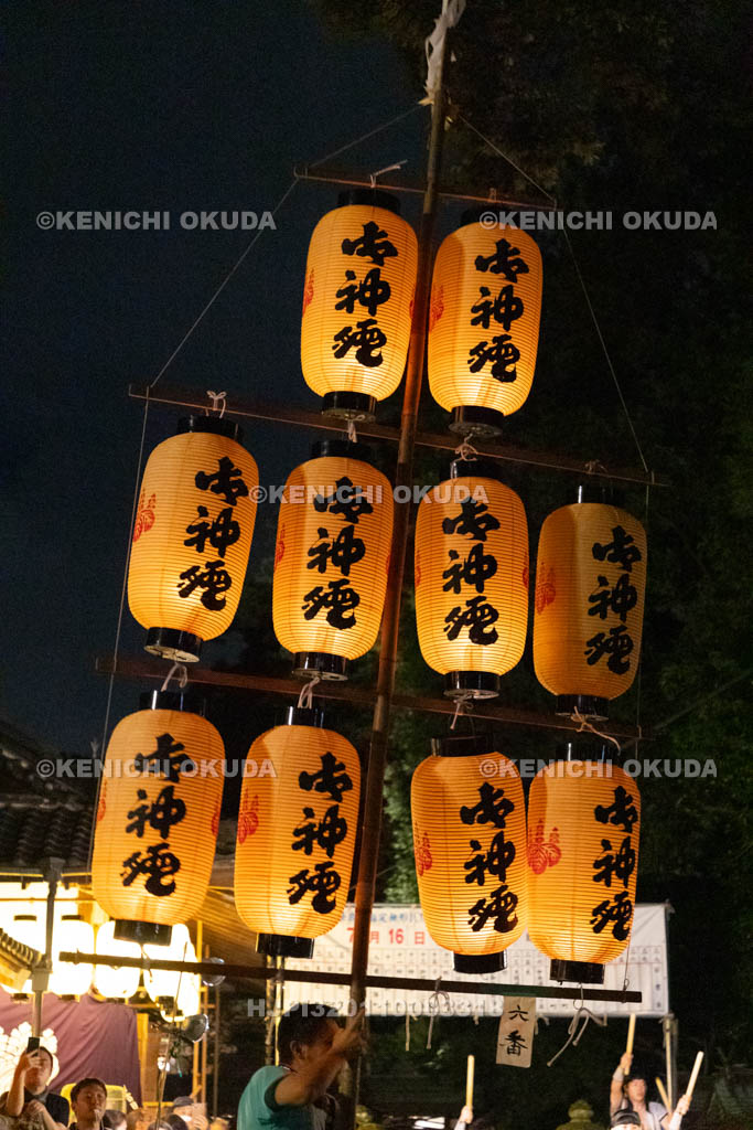奈良県　鴨都波神社　ススキ提灯献灯行事