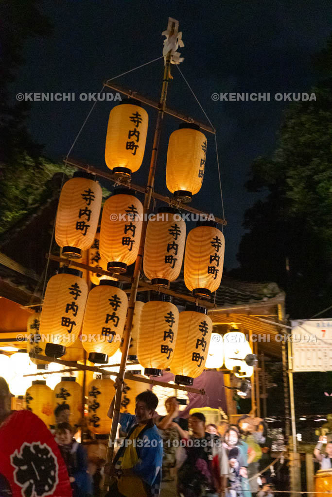 奈良県　鴨都波神社　ススキ提灯献灯行事