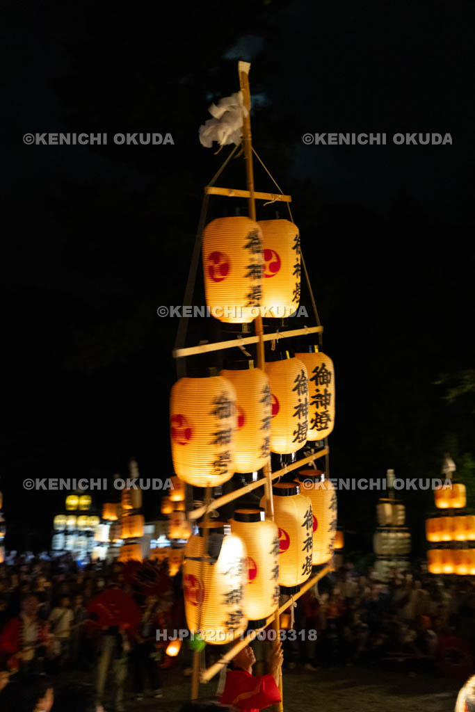 奈良県　鴨都波神社　ススキ提灯献灯行事