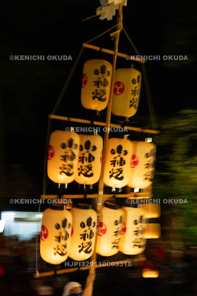 奈良県　鴨都波神社　ススキ提灯献灯行事