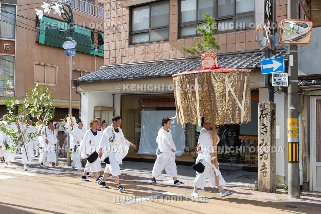 和歌山県　田辺祭（宵宮）　神輿渡御（衣笠）