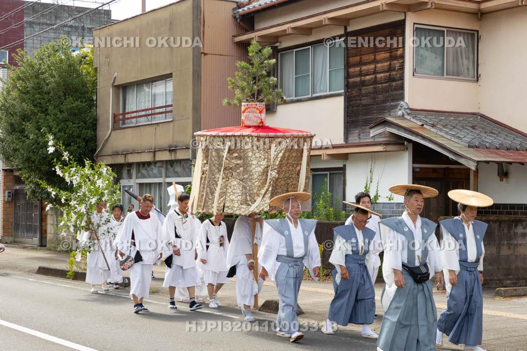 和歌山県　田辺祭（宵宮）　神輿渡御（衣笠）