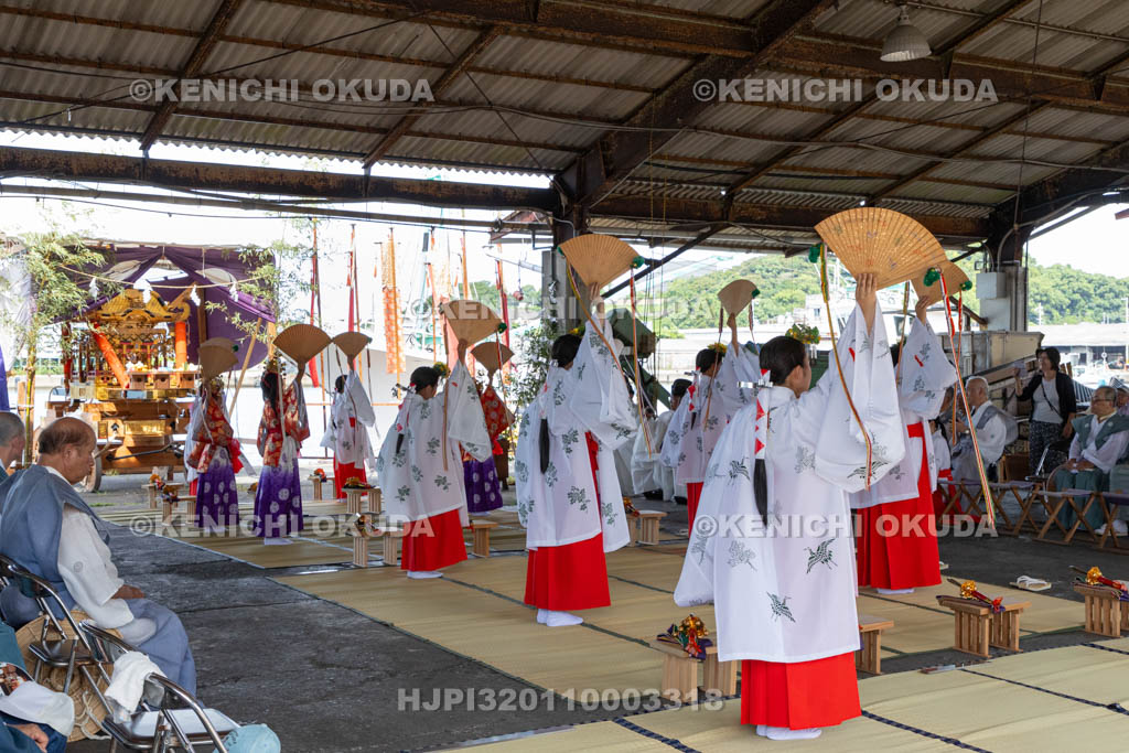 和歌山県　田辺祭（宵宮）　御旅所祭　神楽奉奏（浦安の舞）