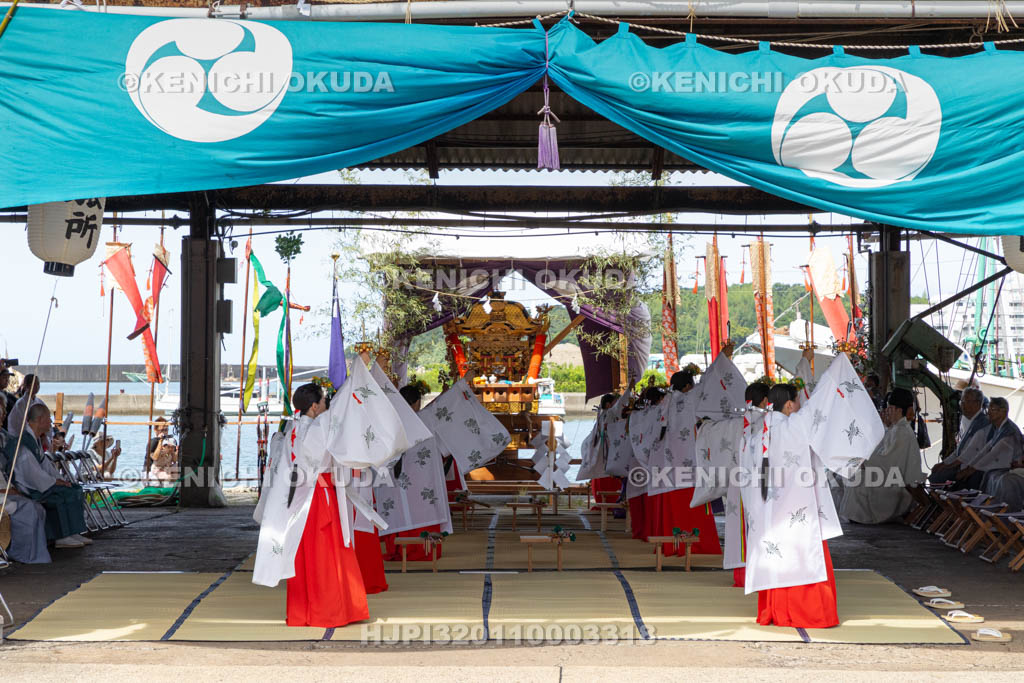 和歌山県　田辺祭（宵宮）　御旅所祭　神楽奉奏（浦安の舞）