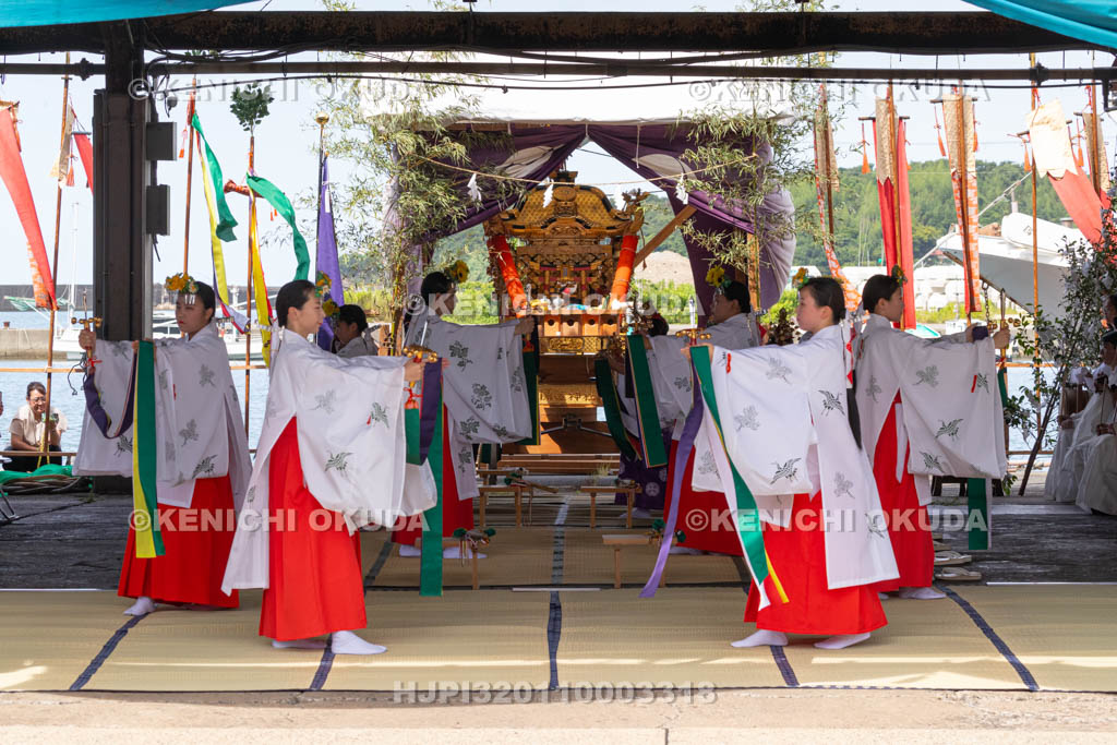 和歌山県　田辺祭（宵宮）　御旅所祭　神楽奉奏（浦安の舞）
