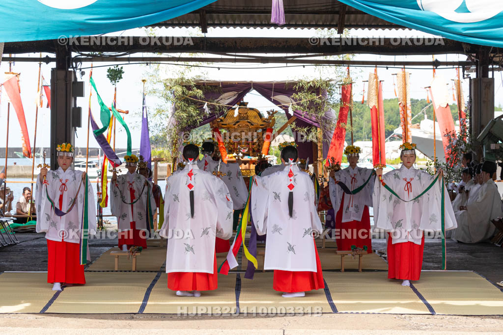 和歌山県　田辺祭（宵宮）　御旅所祭　神楽奉奏（浦安の舞）