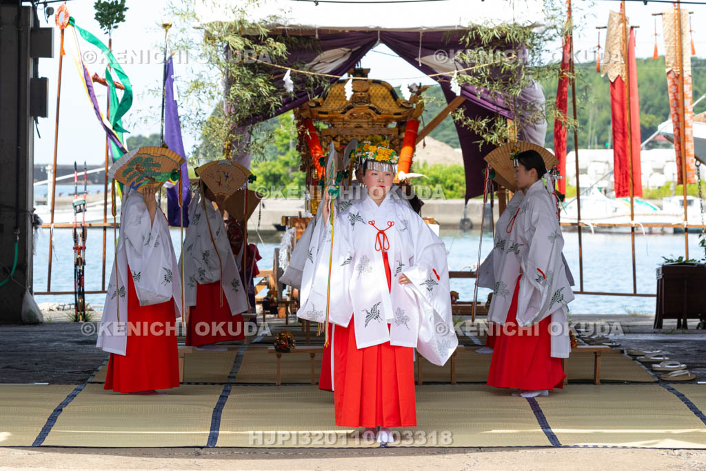 和歌山県　田辺祭（宵宮）　御旅所祭　神楽奉奏（浦安の舞）