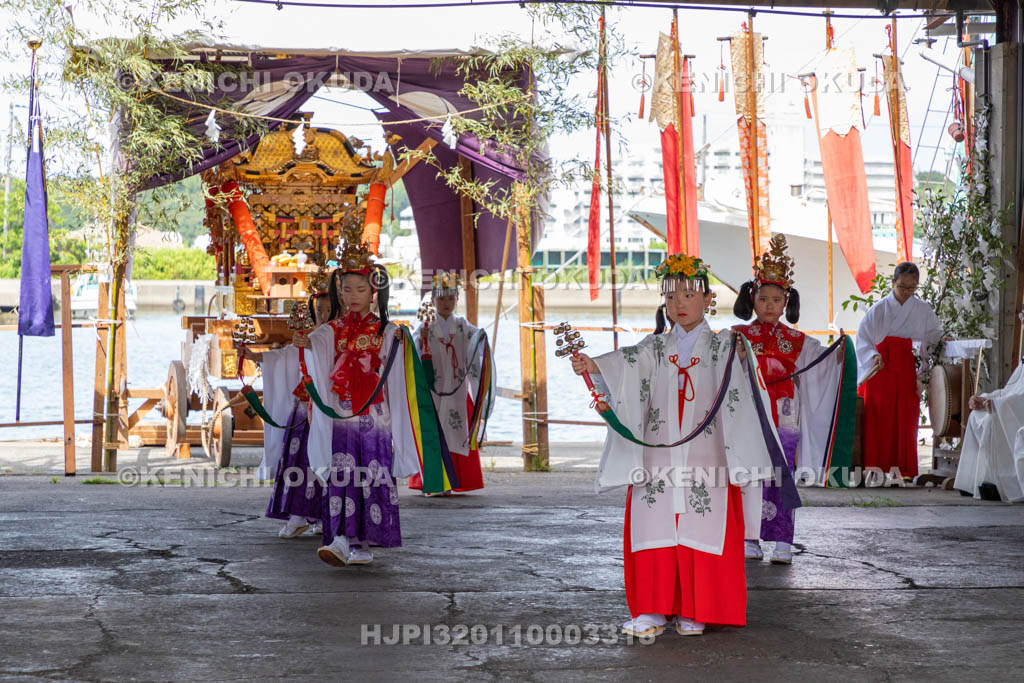 和歌山県　田辺祭（宵宮）　御旅所祭　神楽奉奏（浦安の舞）