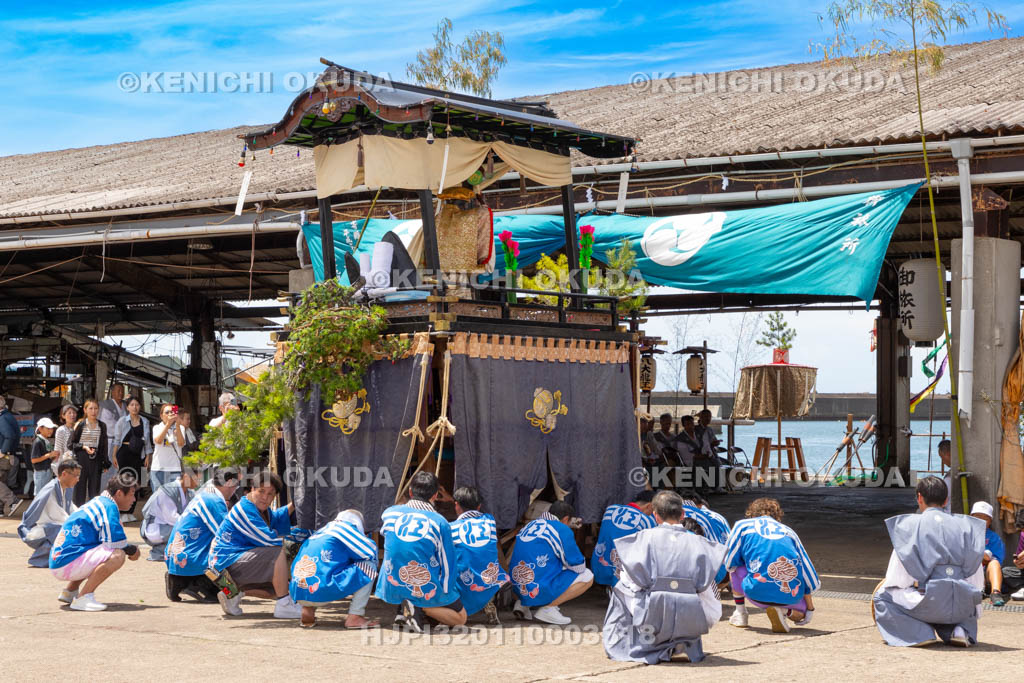 和歌山県　田辺祭（宵宮）　御旅所　笠鉾御勤め（江川町・大黒天）