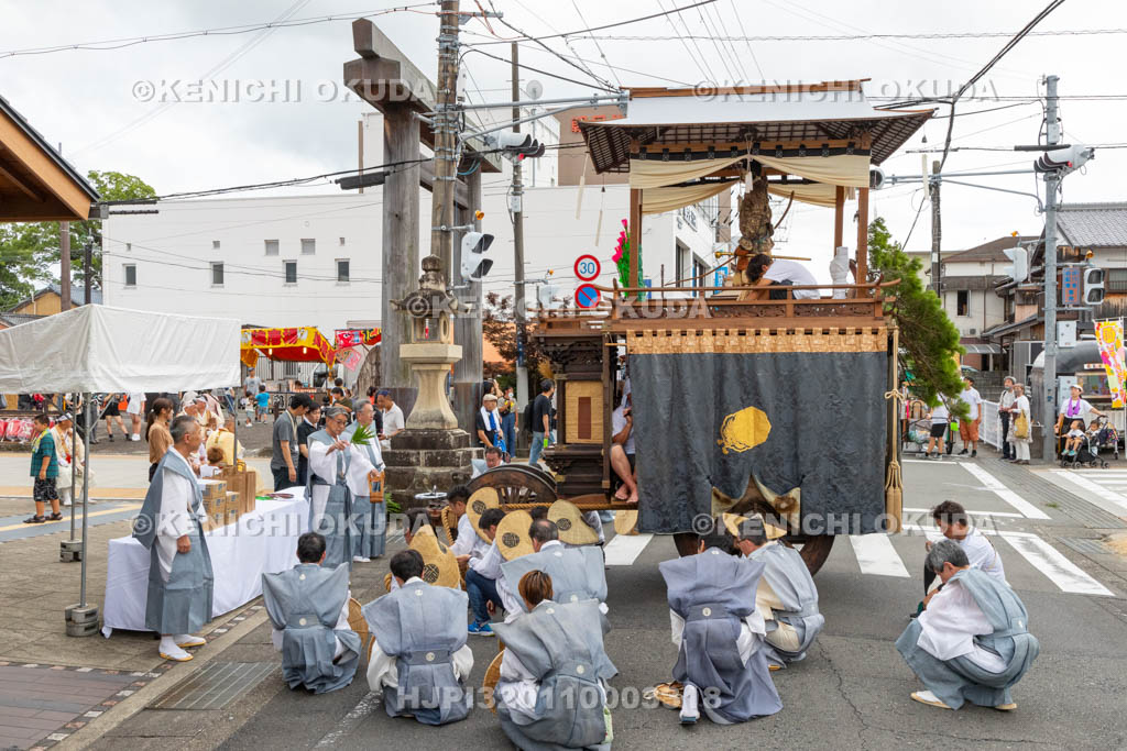 和歌山県　田辺祭（宵宮）　観光案内所前の御勤め　笠鉾（福路町）